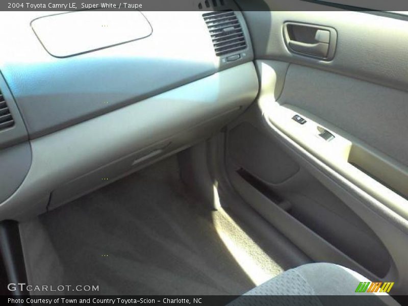 Super White / Taupe 2004 Toyota Camry LE