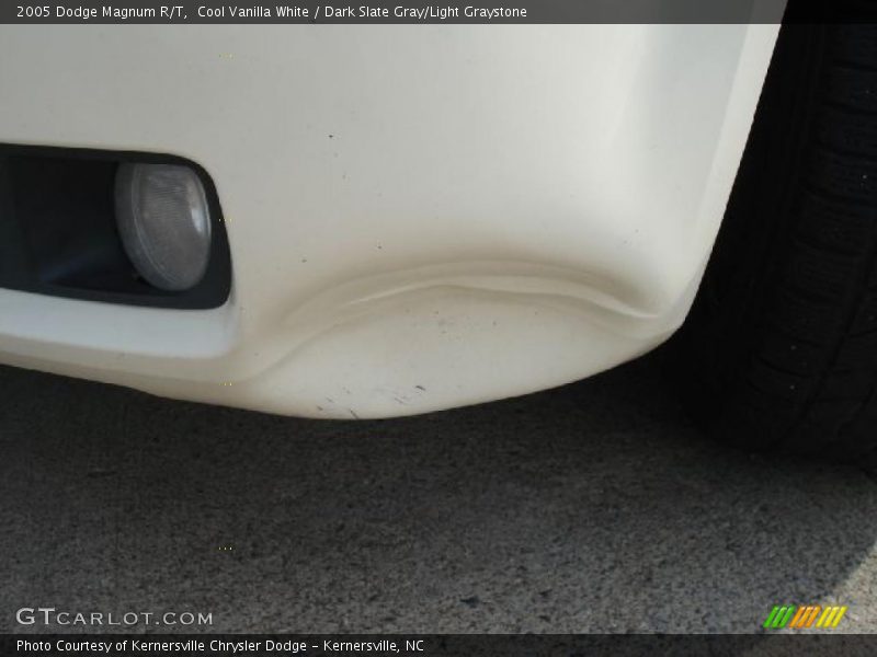 Cool Vanilla White / Dark Slate Gray/Light Graystone 2005 Dodge Magnum R/T