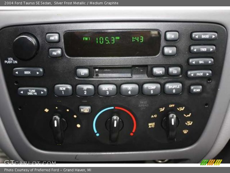 Silver Frost Metallic / Medium Graphite 2004 Ford Taurus SE Sedan