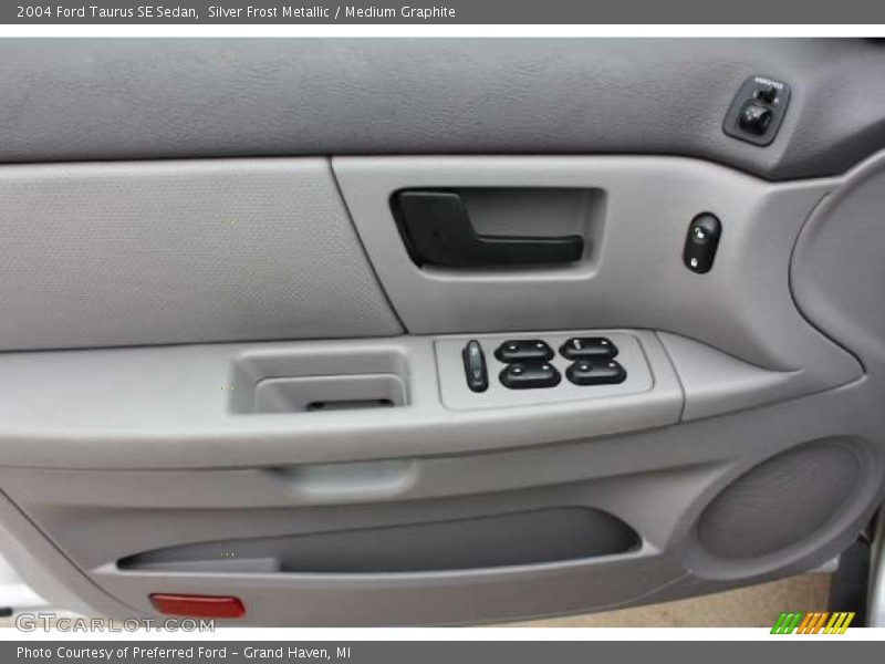 Silver Frost Metallic / Medium Graphite 2004 Ford Taurus SE Sedan