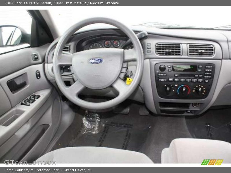 Silver Frost Metallic / Medium Graphite 2004 Ford Taurus SE Sedan