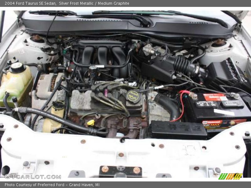 Silver Frost Metallic / Medium Graphite 2004 Ford Taurus SE Sedan