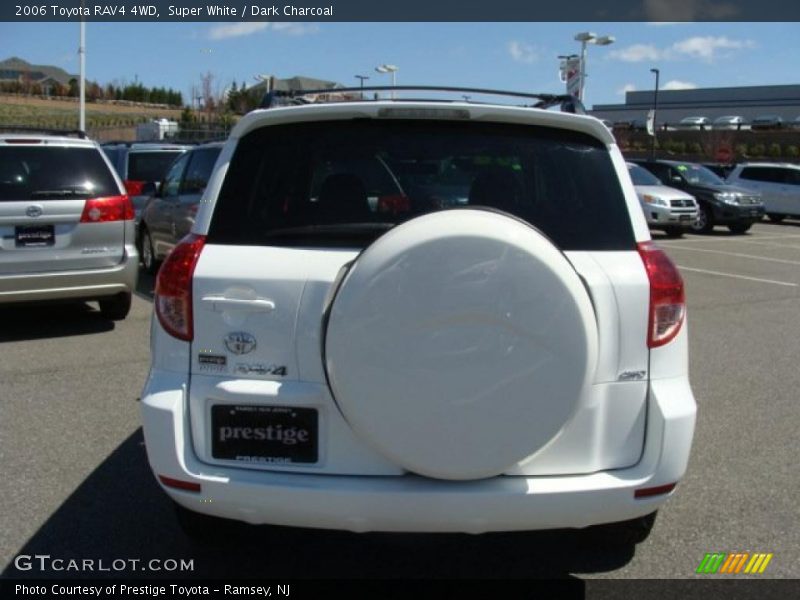 Super White / Dark Charcoal 2006 Toyota RAV4 4WD