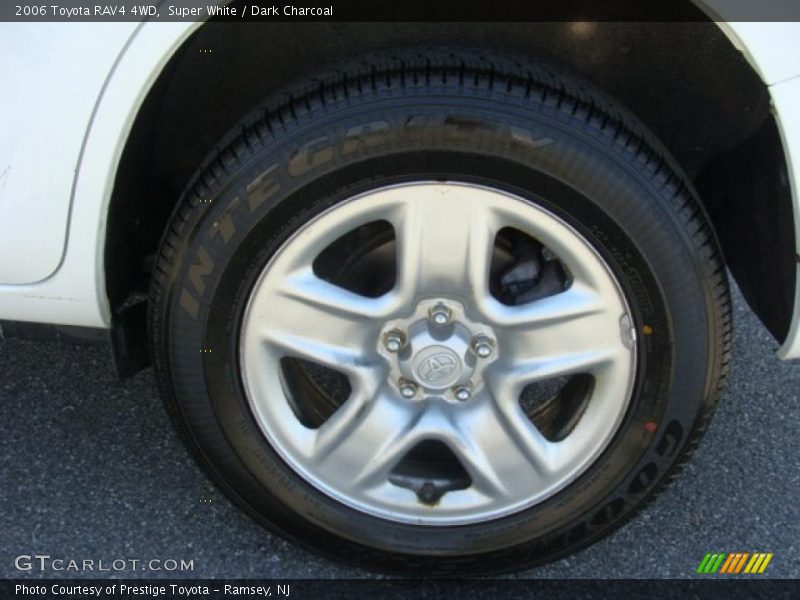 Super White / Dark Charcoal 2006 Toyota RAV4 4WD