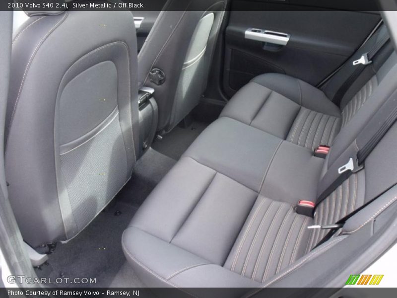  2010 S40 2.4i Off Black Interior