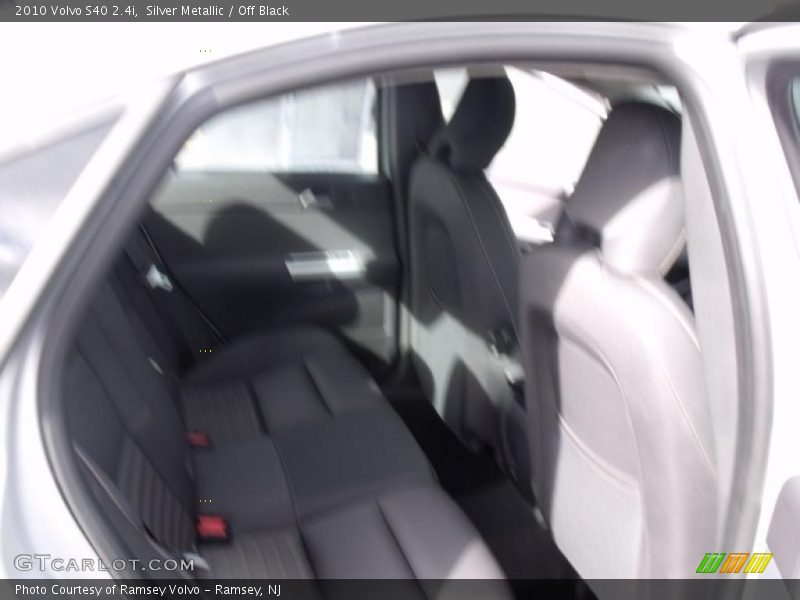 Silver Metallic / Off Black 2010 Volvo S40 2.4i