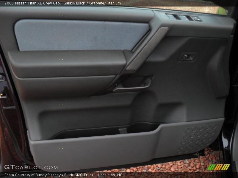 Galaxy Black / Graphite/Titanium 2005 Nissan Titan XE Crew Cab