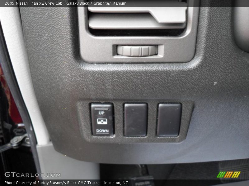 Galaxy Black / Graphite/Titanium 2005 Nissan Titan XE Crew Cab
