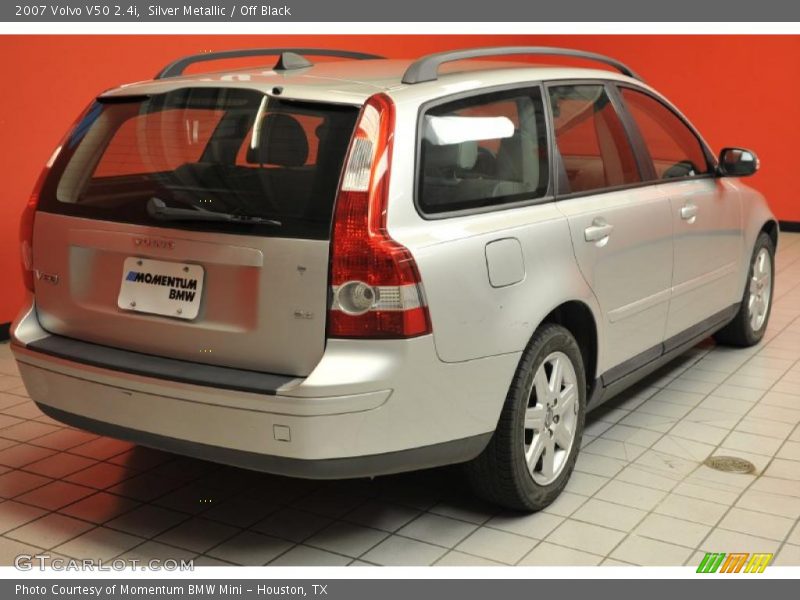 Silver Metallic / Off Black 2007 Volvo V50 2.4i