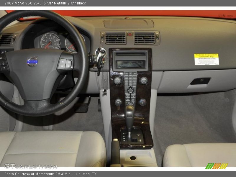 Dashboard of 2007 V50 2.4i