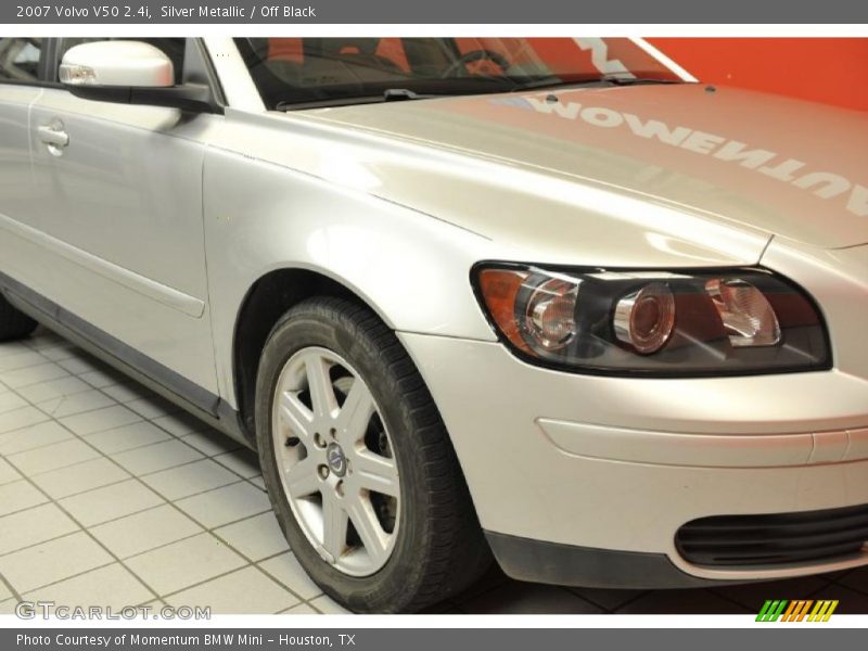 Silver Metallic / Off Black 2007 Volvo V50 2.4i