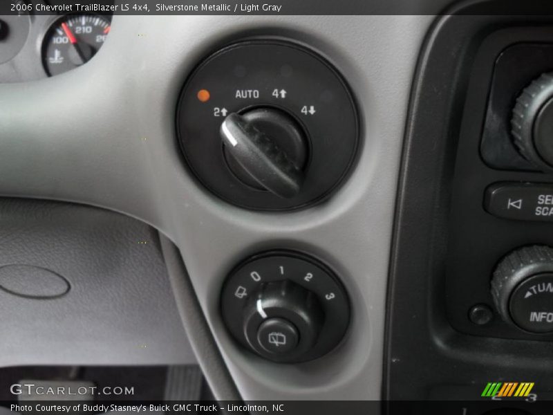 Silverstone Metallic / Light Gray 2006 Chevrolet TrailBlazer LS 4x4