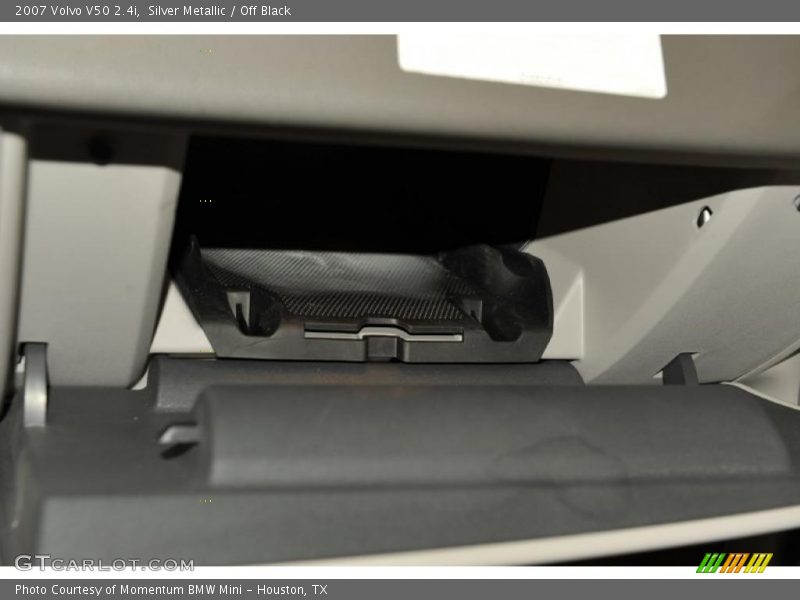 Silver Metallic / Off Black 2007 Volvo V50 2.4i