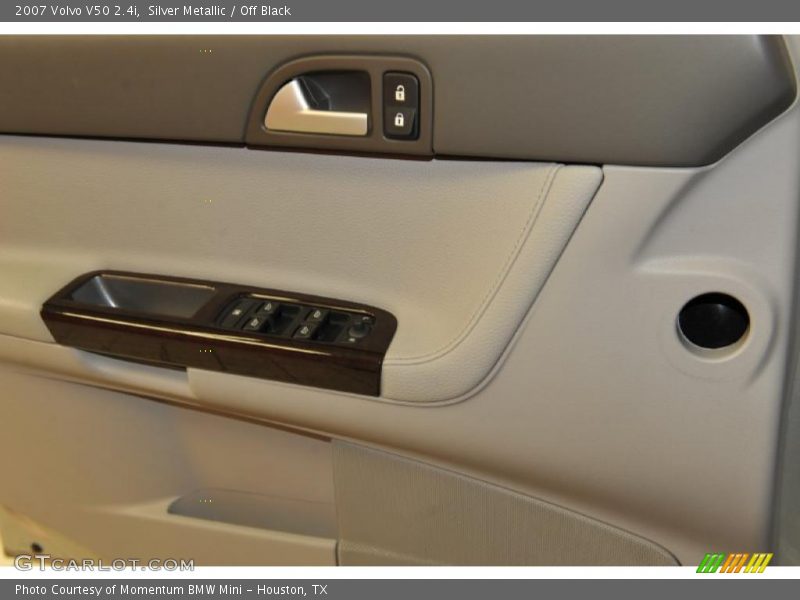 Silver Metallic / Off Black 2007 Volvo V50 2.4i