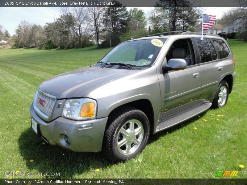 Front 3/4 View of 2005 Envoy Denali 4x4