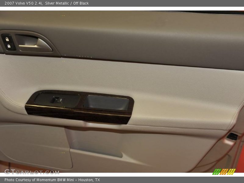 Silver Metallic / Off Black 2007 Volvo V50 2.4i