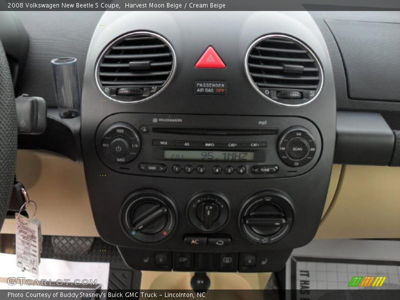Controls of 2008 New Beetle S Coupe