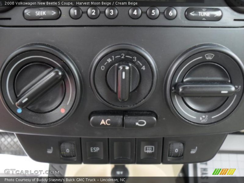 Controls of 2008 New Beetle S Coupe