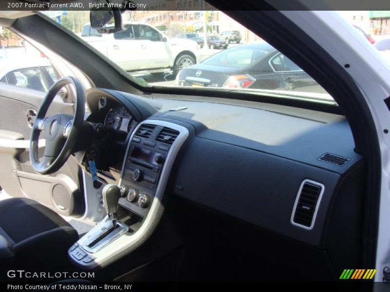 Bright White / Ebony 2007 Pontiac Torrent AWD