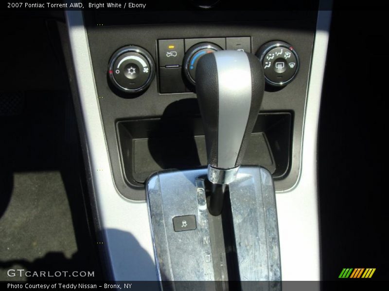 Bright White / Ebony 2007 Pontiac Torrent AWD