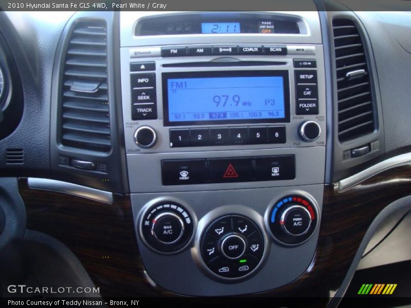 Pearl White / Gray 2010 Hyundai Santa Fe GLS 4WD