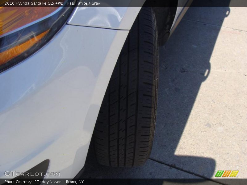 Pearl White / Gray 2010 Hyundai Santa Fe GLS 4WD