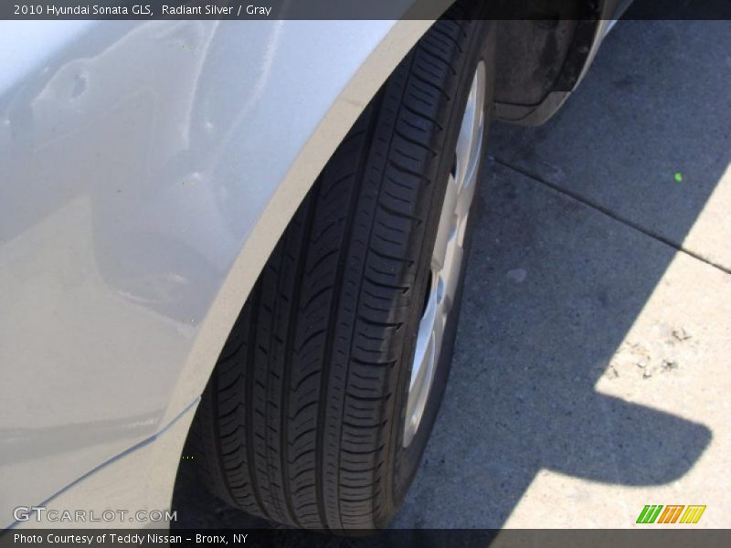 Radiant Silver / Gray 2010 Hyundai Sonata GLS