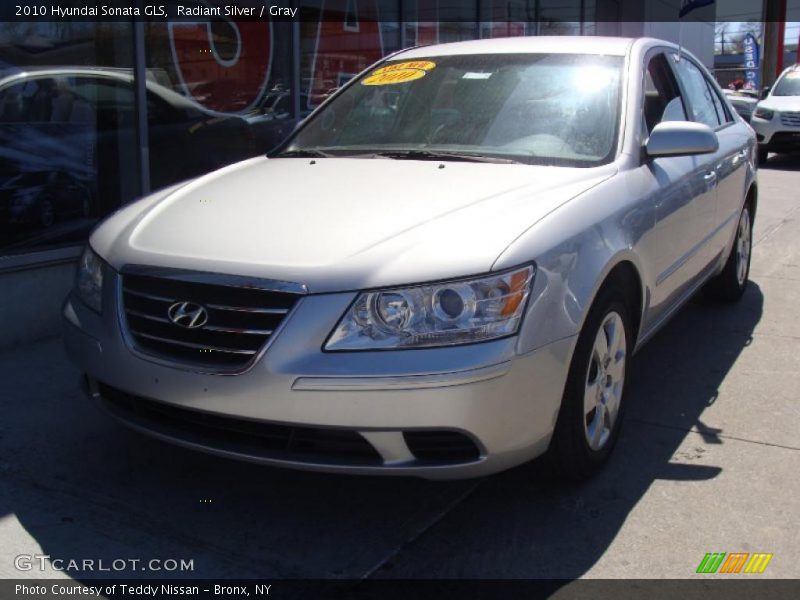 Radiant Silver / Gray 2010 Hyundai Sonata GLS
