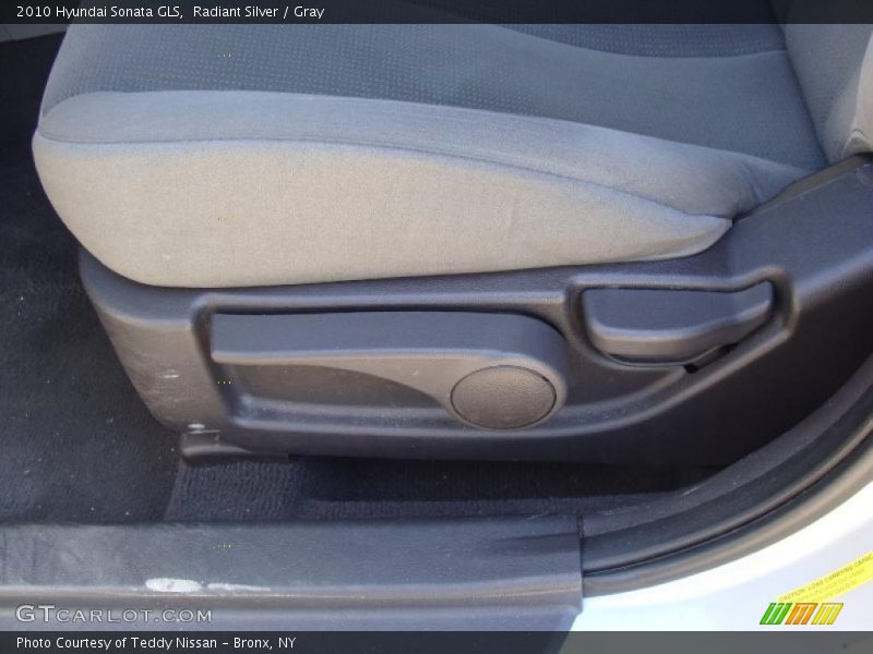 Radiant Silver / Gray 2010 Hyundai Sonata GLS
