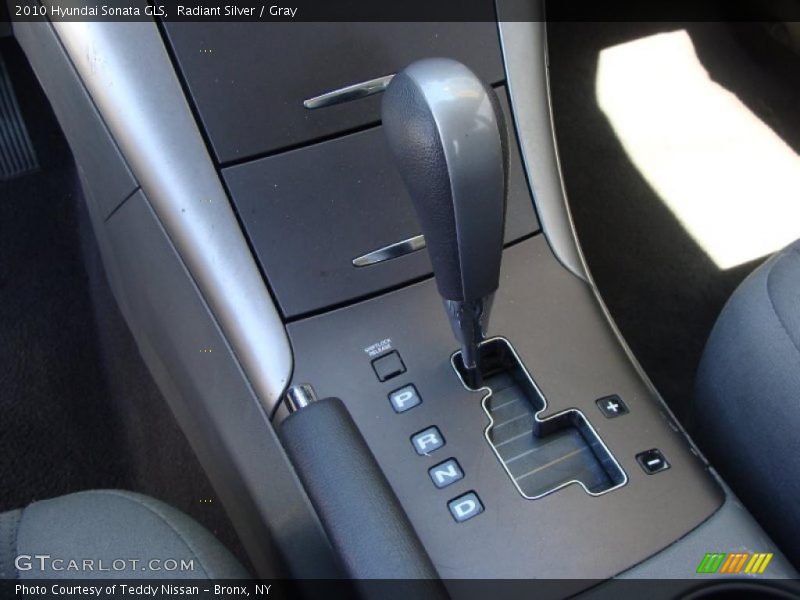 Radiant Silver / Gray 2010 Hyundai Sonata GLS