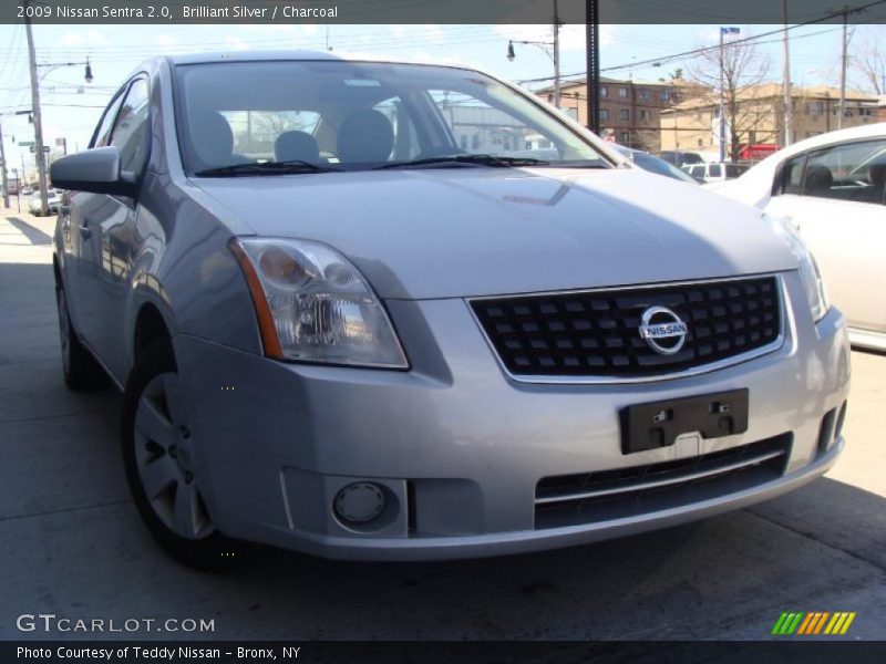 Brilliant Silver / Charcoal 2009 Nissan Sentra 2.0