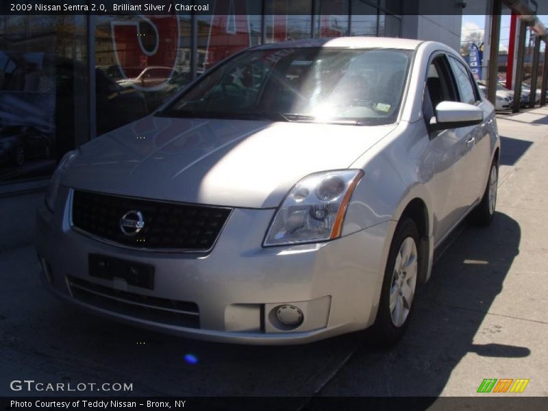 Brilliant Silver / Charcoal 2009 Nissan Sentra 2.0