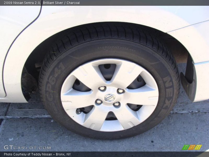 Brilliant Silver / Charcoal 2009 Nissan Sentra 2.0