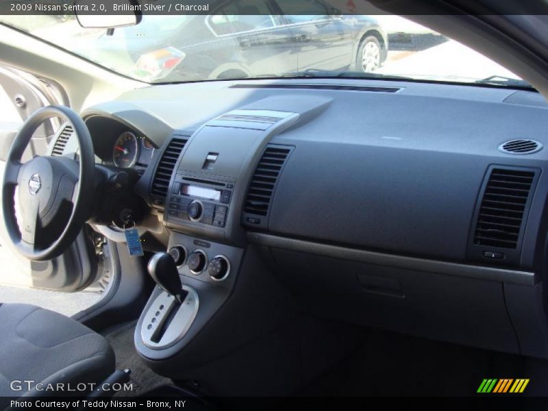 Brilliant Silver / Charcoal 2009 Nissan Sentra 2.0