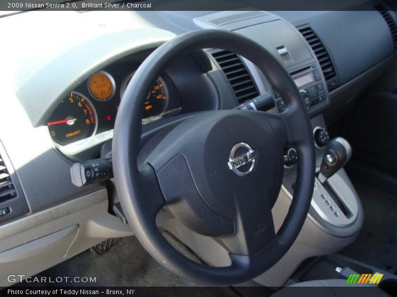 Brilliant Silver / Charcoal 2009 Nissan Sentra 2.0