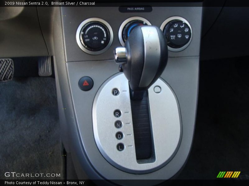 Brilliant Silver / Charcoal 2009 Nissan Sentra 2.0