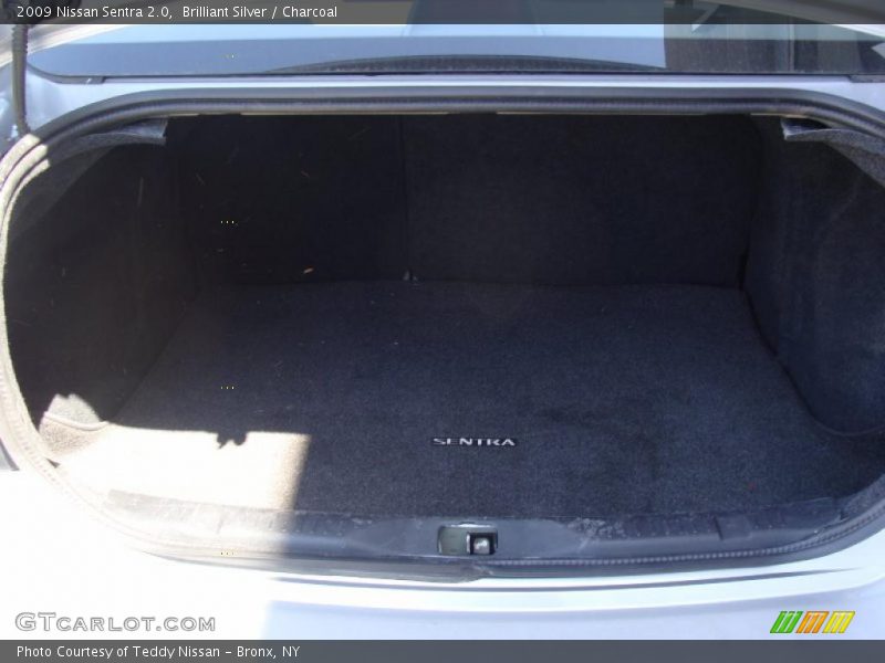 Brilliant Silver / Charcoal 2009 Nissan Sentra 2.0