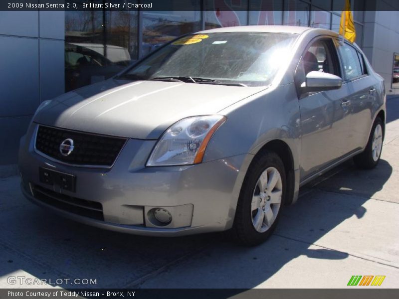 Brilliant Silver / Charcoal 2009 Nissan Sentra 2.0