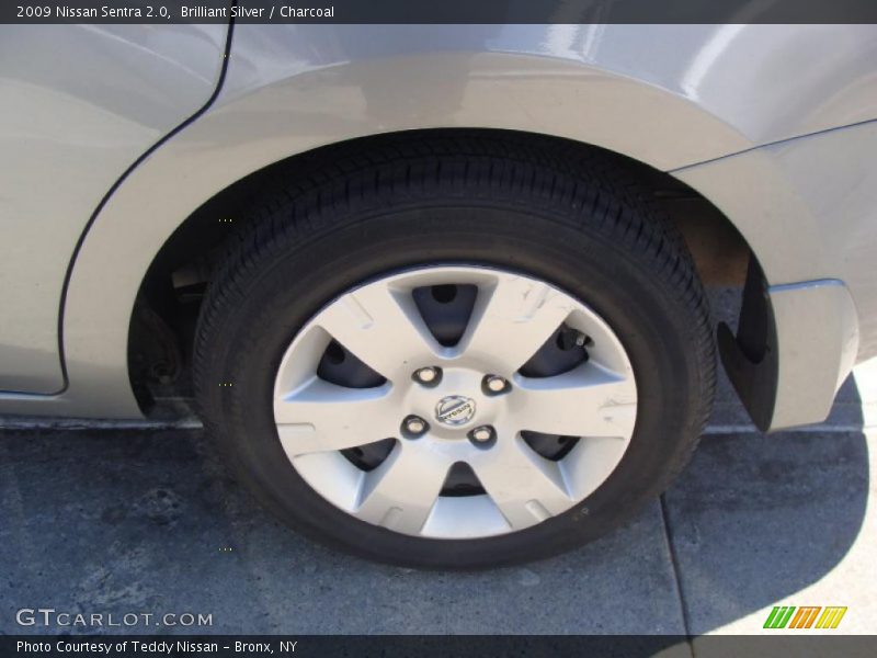 Brilliant Silver / Charcoal 2009 Nissan Sentra 2.0