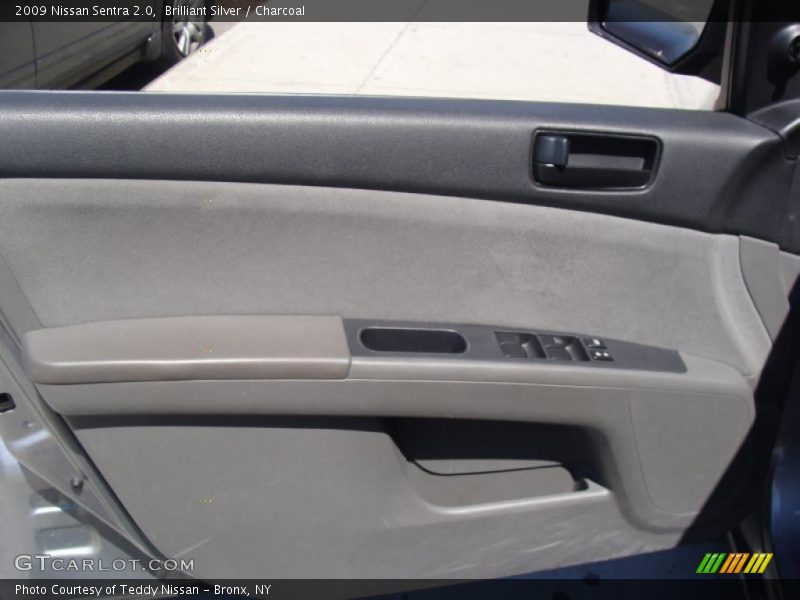 Brilliant Silver / Charcoal 2009 Nissan Sentra 2.0
