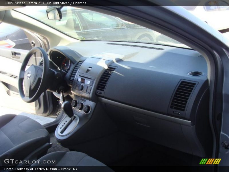 Brilliant Silver / Charcoal 2009 Nissan Sentra 2.0