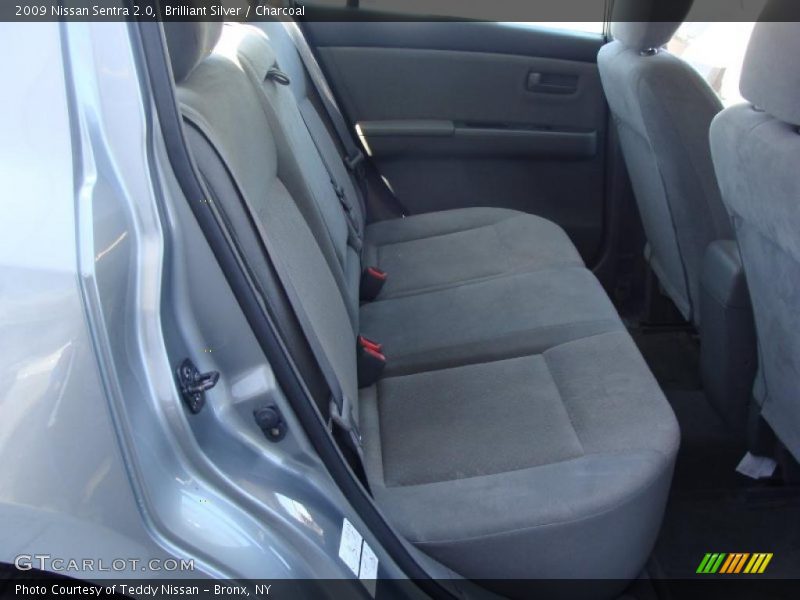 Brilliant Silver / Charcoal 2009 Nissan Sentra 2.0