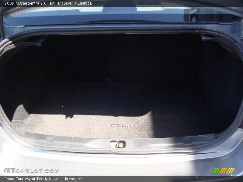 Brilliant Silver / Charcoal 2009 Nissan Sentra 2.0