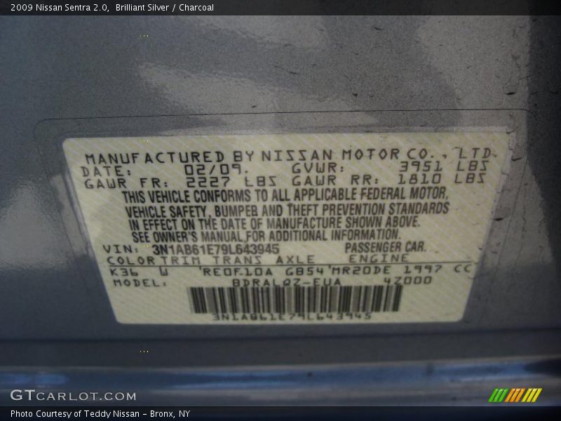 Brilliant Silver / Charcoal 2009 Nissan Sentra 2.0
