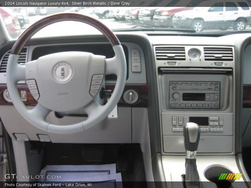 Silver Birch Metallic / Dove Grey 2004 Lincoln Navigator Luxury 4x4