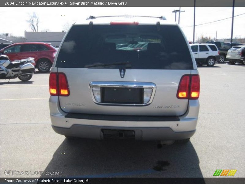 Silver Birch Metallic / Dove Grey 2004 Lincoln Navigator Luxury 4x4