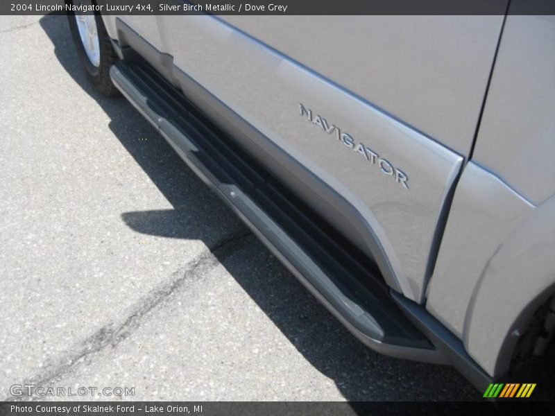 Silver Birch Metallic / Dove Grey 2004 Lincoln Navigator Luxury 4x4