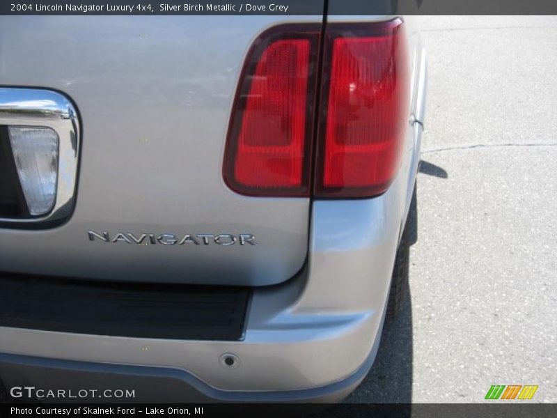 Silver Birch Metallic / Dove Grey 2004 Lincoln Navigator Luxury 4x4
