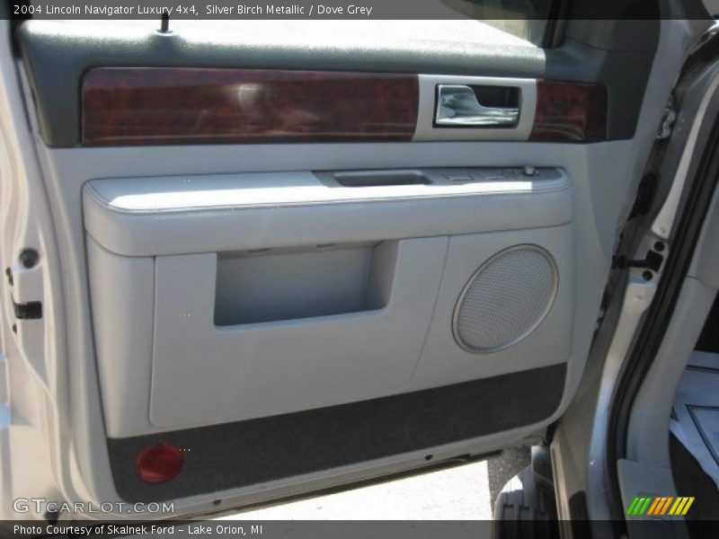 Silver Birch Metallic / Dove Grey 2004 Lincoln Navigator Luxury 4x4