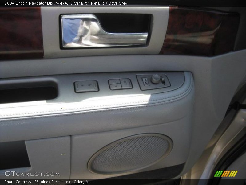 Silver Birch Metallic / Dove Grey 2004 Lincoln Navigator Luxury 4x4